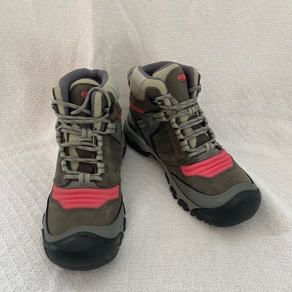 Keen Shoes - Keen Women’s MidRise Hiking Boot